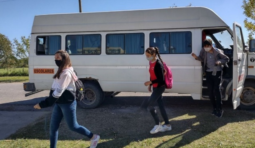 Peligra el inicio del ciclo lectivo: transportistas escolares rurales reclaman pagos atrasados
