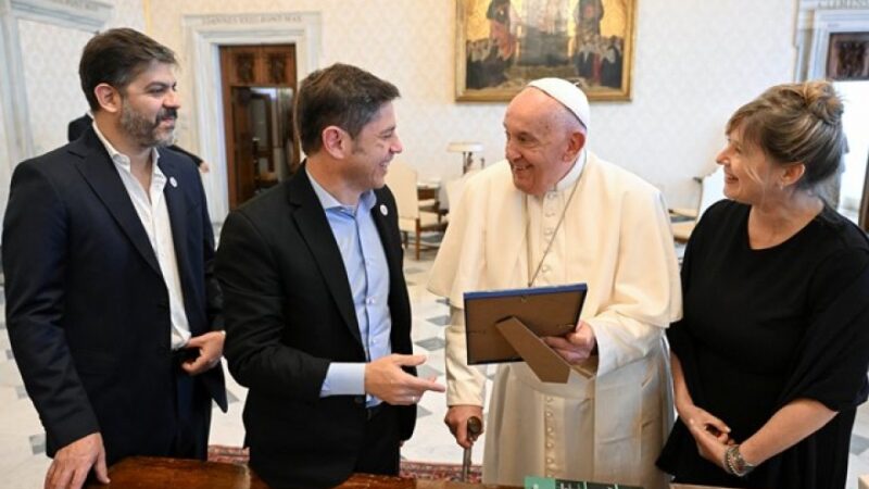 El Papa Francisco recibió al gobernador Kicillof en audiencia privada