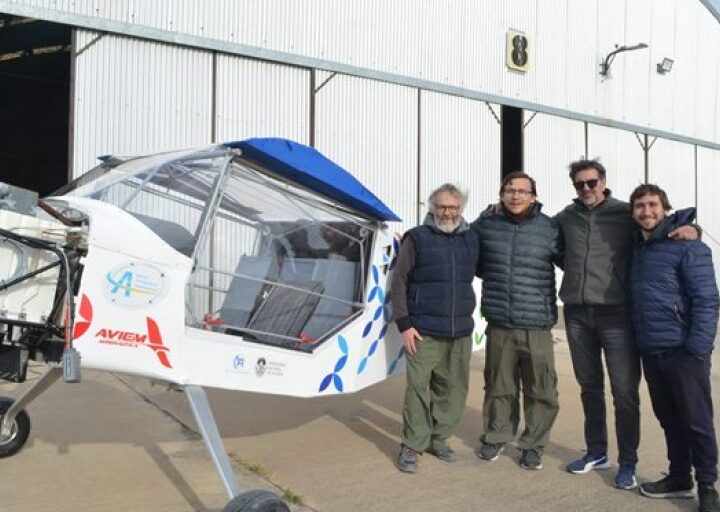 Desarrollan el primer avión moto propulsado eléctrico de Argentina