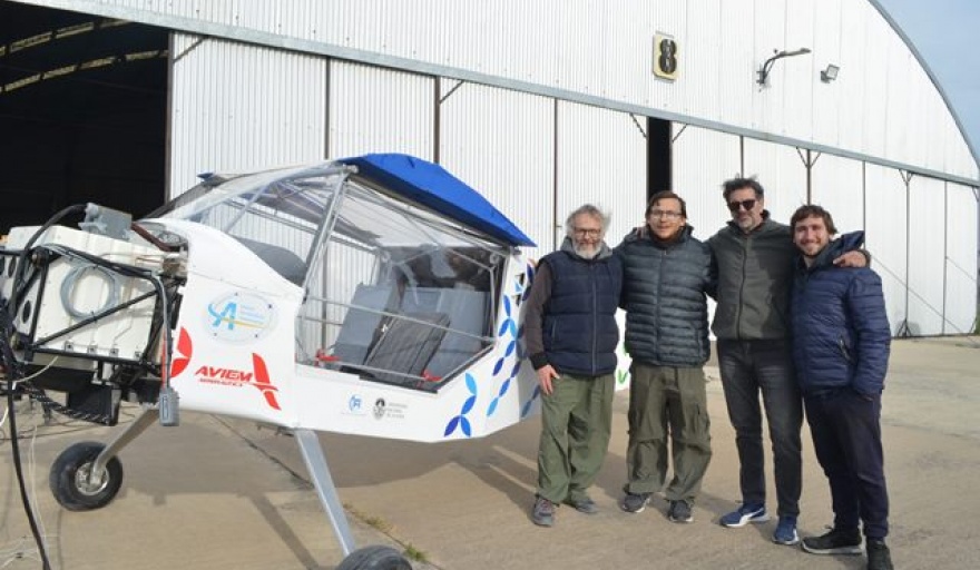 Desarrollan el primer avión moto propulsado eléctrico de Argentina
