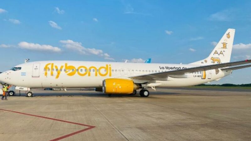 Flybondi imputada por cancelaciones de vuelos y falta de respuestas