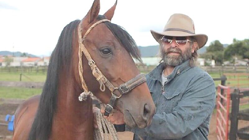 Por un conflicto en un campo, el “Domador de Caballos” denunció que le han matado animales