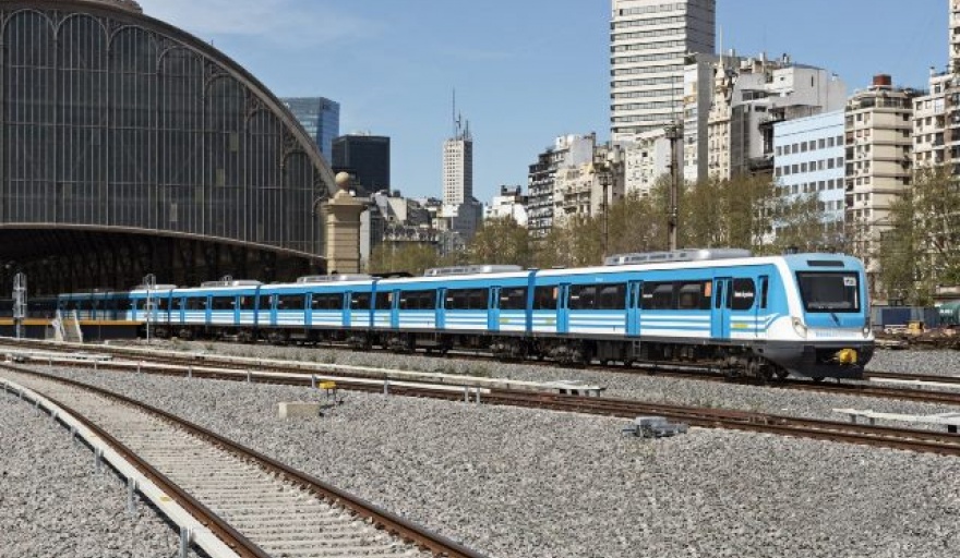 Apuran la privatización de Trenes Argentinos y despido del 36% del personal jerárquico