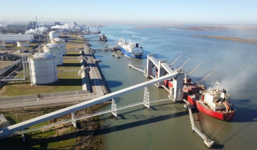 Petronas no financiará la planta de GNL que Milei desestimó instalar en Bahía Blanca