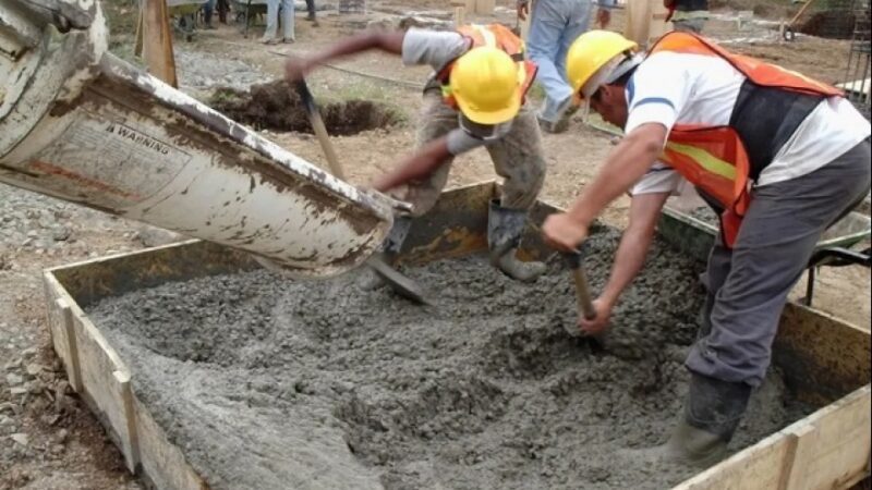 Contrariando el discurso oficial, la actividad y el empleo en la construcción no repuntan