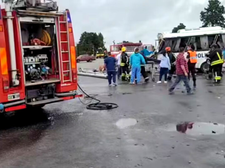 Impactante accidente en ruta 7 dejó cuatro personas fallecidas y 17 heridas