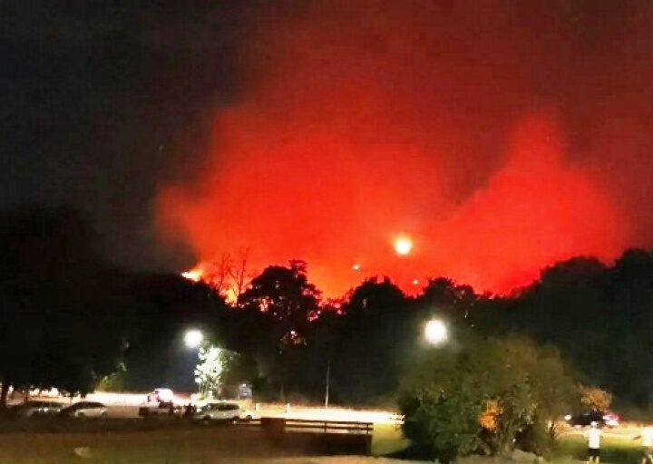 Incendio en el Cerro de la Cruz lugar de atracción turística de Tandil