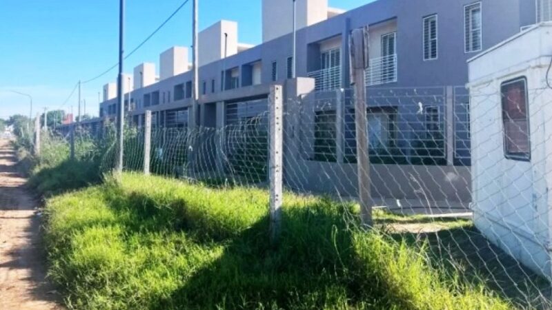 Vecinos de Junín esperan la reactivación de 149 viviendas paralizadas por Milei