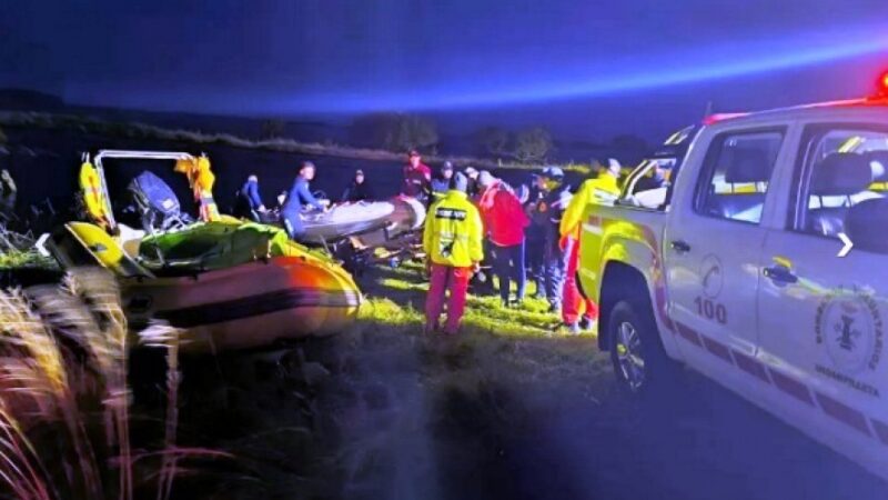 Continúa la búsqueda de dos hombres desaparecidos en el Canal Piñeyro tras un accidente vial