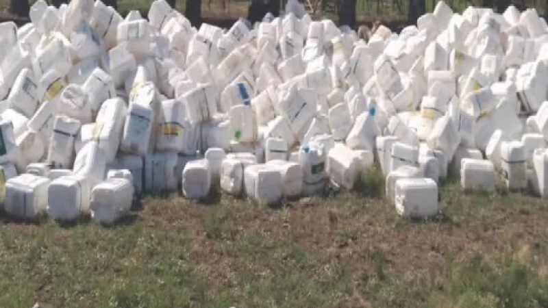 Desarticulan un depósito ilegal con bidones vacíos de fitosanitarios
