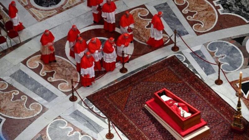 Este viernes 25 de abril se realizará el cierre del féretro del Papa Francisco