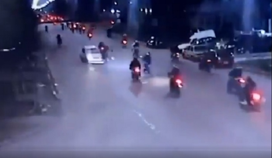 Trágico choque entre caravana de motos y un auto: murió un joven de 18 años