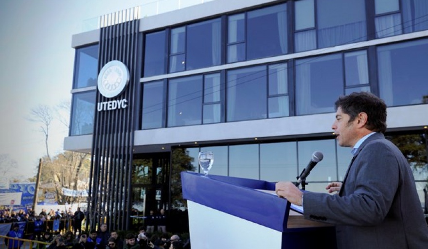 Kicillof inauguró un nuevo hotel de UTEDYC en Chascomús