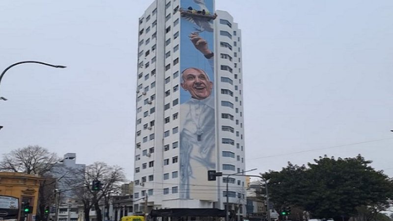 La Plata: el impresionante mural del papa Francisco del artista Martín Ron se inagura este sábado