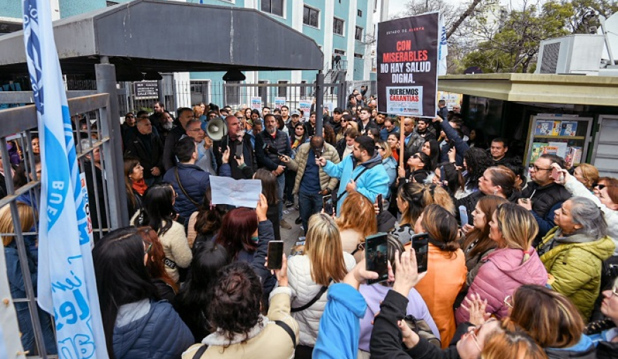 Ante posibles despidos, el gremio de Sanidad convoca a un paro total en el Hospital Naval
