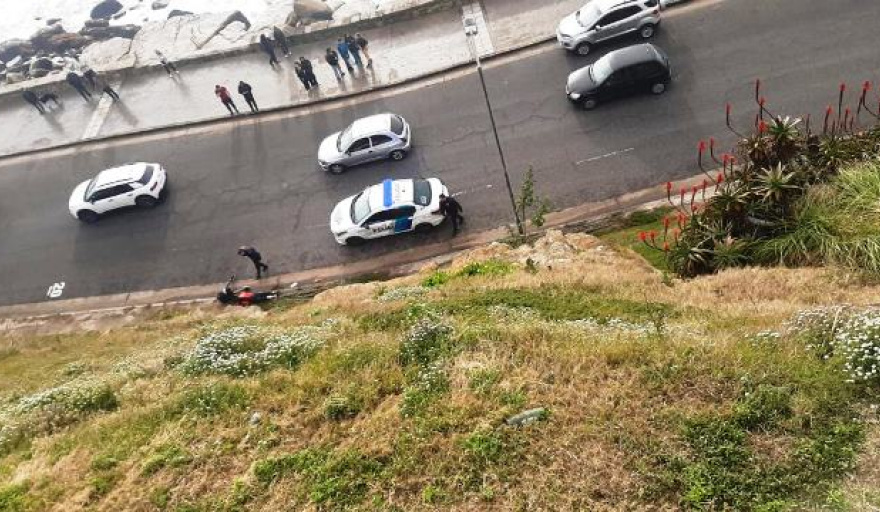 Una mujer cayó desde un barranco en la costa marplatense y logró sobrevivir