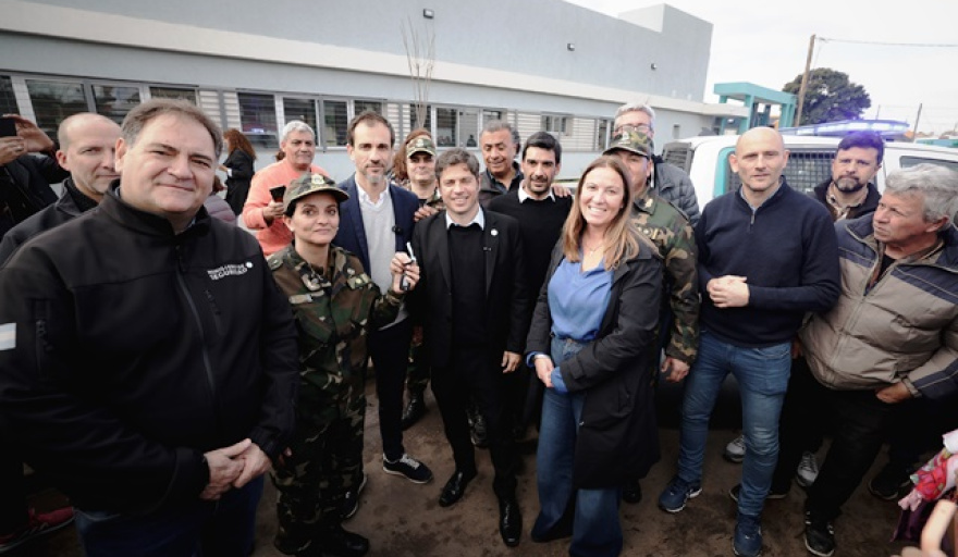 Kicillof inauguró un nuevo centro de salud y entregó patrulleros en Junín