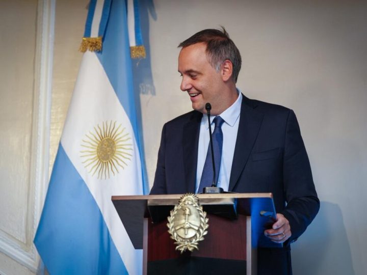 Adorni: el hijo de la jubilada confirmó que acordaron un pago extra en negro de USD 65.000 por el departamento