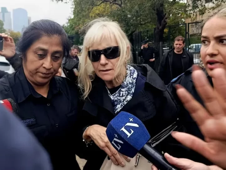 Caso Adorni: confirman el viaje a Aruba en primera y las jubiladas declararon que el préstamo se lo dio el hijo de Viegas